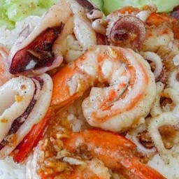 ทะเลกระเทียม + โค้ก