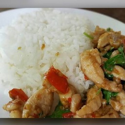 [อร่อยซ่ากับโค้ก] กระเพราไก่ชิ้น (ราดข้าว) +  โค้ก ออริจินัล (ขวด) 