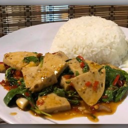 กระเพราหมูยอ (ราดข้าว)