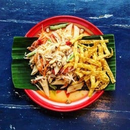 เพนเน่ส้มตำเกี๊ยวกรอบ