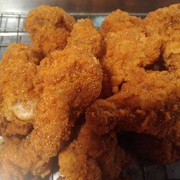 ปีกบนไก่วิ้งแซ่บ