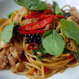 สปาเก็ตตี้ผัดขี้เมาเบคอน