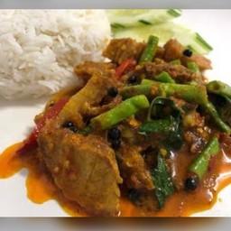 ผัดพริกแกงหมูชิ้น (ราดข้าว)