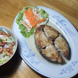 ปลาอินทรีย์ทอดน้ำปลา