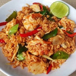 [อร่อยซ่ากับโค้ก] ข้าวผัดต้มยำ +  โค้ก ออริจินัล (ขวด) 