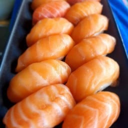 ข้าวหน้าปลาแซลมอนน