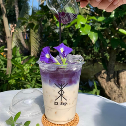 อัญชันนมสด