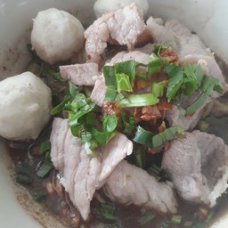 ก๋วยเตี๋ยวเรือหมู (จัมโบ้)
