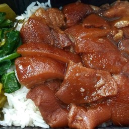 ข้าวขาหมูเนื้อหนังเน้นหนังเยอะๆ