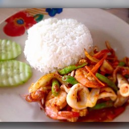 ผัดพริกแกงทะเล (ราดข้าว)