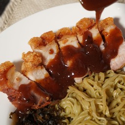 บะหมี่หยก-หน้าหมูกรอบสยาม