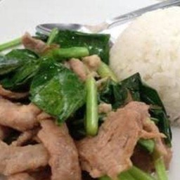 คะน้า ไก่ชิ้น  ราดข้าว