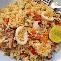 ข้าวผัดปลาหมึก