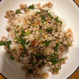 ข้าวหน้าลาบหมู