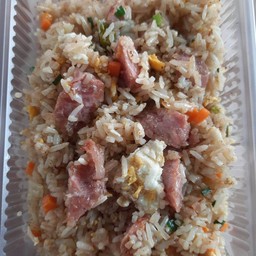 ข้าวผัดใส่ไข่ แหนม