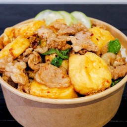 ข้าวกะเพราเต้าหู้ไข่