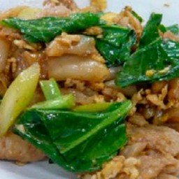 ผัดซีอิ๊วหมูหมักนุ่ม