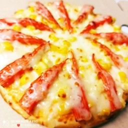 Pizza ปูอัดคอร์นชีส