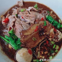 เส้นเล็กเนื้อรวมน้ำตกต้มยำโบรานต้องลอง