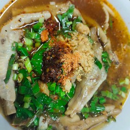 เส้นหมี่ต้มยำขาไก่