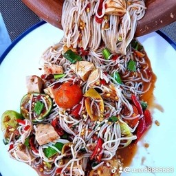 ตำซั่วหมูยอขาไก่น้ำปลาร้าในนัว