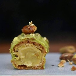 Pistachio eclairs
