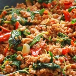 ผัดกะเพราหมูสับ ราดข้าว