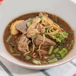 ก๋วยเตี๋ยวหมูน้ำตกพิเศษ