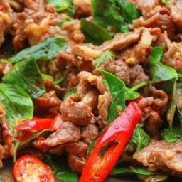 เนื้อคั่วใบยี่หร่าราดข้าว