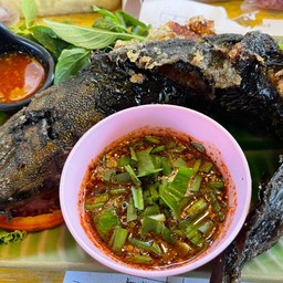 ปลาดุกทอดกรอบ(น้ำจิ้มแจ่ว&ซีฟู๊ด)