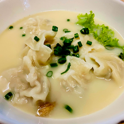 9.เกี๊ยวหมู น้ำซุปกระดูก 6 ชิ้น 汤饺Soup Dumplings 6P.