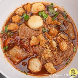 เส้นเล็กต้มยำหมูตุ๋นกากหมูลูกชิ้น