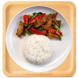 หมูกรอบผัดพริกแกงถั่วฝักยาวราดข้าว