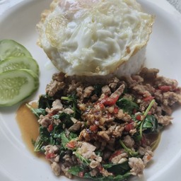 ข้าวกระเพรา หมูสับ