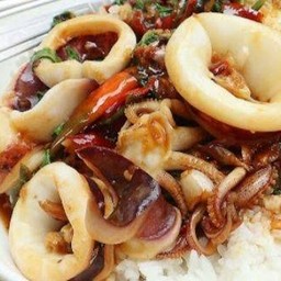 ผัดกะเพราปลาหมึก