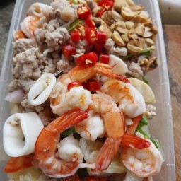ยำเหลาเจ๊โอ๋