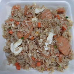 ข้าวผัดใส่ไข่ ไส้กรอกไก่
