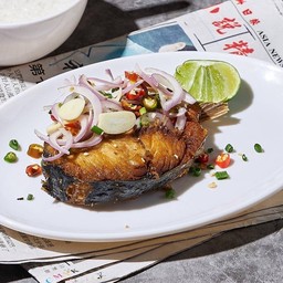 ยำปลาอินทรีย์เค็ม