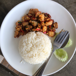ข้าวหมูคั่วพริกเกลือ