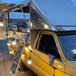 โรงเตี๊ยม อาหารตามสั่ง หน้าตลาดจอมพล