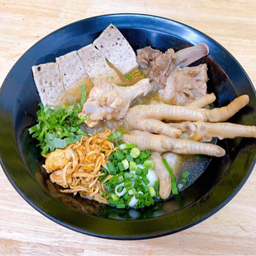 ก๋วยจั๊บญวณน่องไก่ขาไก่