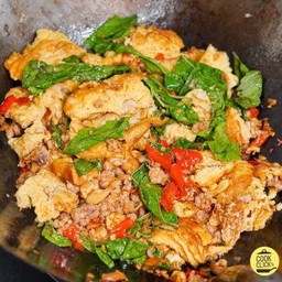 กะเพราหมูชิ้นคลุกไข่เจียวหมาล่าราดข้าว