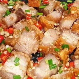 หมูกรอบคั่วพริกเกลือ