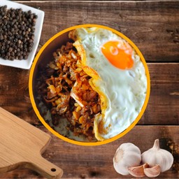 ข้าวไก่กระเทียม+ไข่ดาว