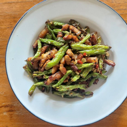 13.ผัดถั่วเสฉวน 干煸豆角Wok Fried Green Beans w/Minced Pork