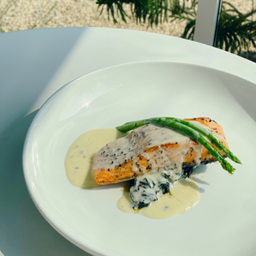 สเต็กปลาแซลมอน ซอสเลมอนครีม