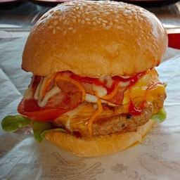 ชีสหมูเต็มMaxx (หมู+ชีส+เบคอน+ไข่ลาวา)