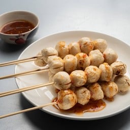 โกนิ่มก๋วยเตี๋ยวเรือ-กะเพราหมูกรอบ -