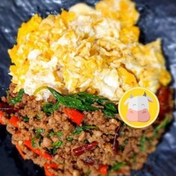 กะเพราเนื้อสับ+ไข่ปี้ขุนช้าง