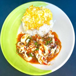ข้าวไข่ข้นกะเพราปลาหมึก